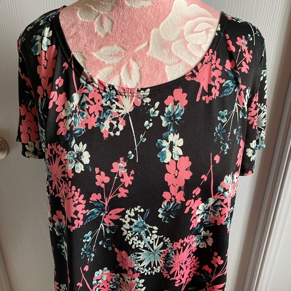 Black Floral Top - Picture 2 of 7